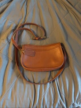 Vintage COACH! Leather Crossbody Saddle Bag in Brown